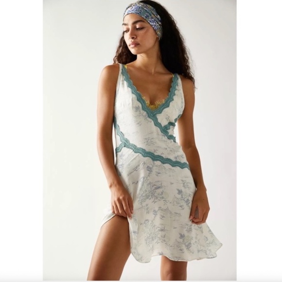 Free People Intimately Slip My Mind Printed Trapeze Dress in Swan Print - Picture 1 of 7